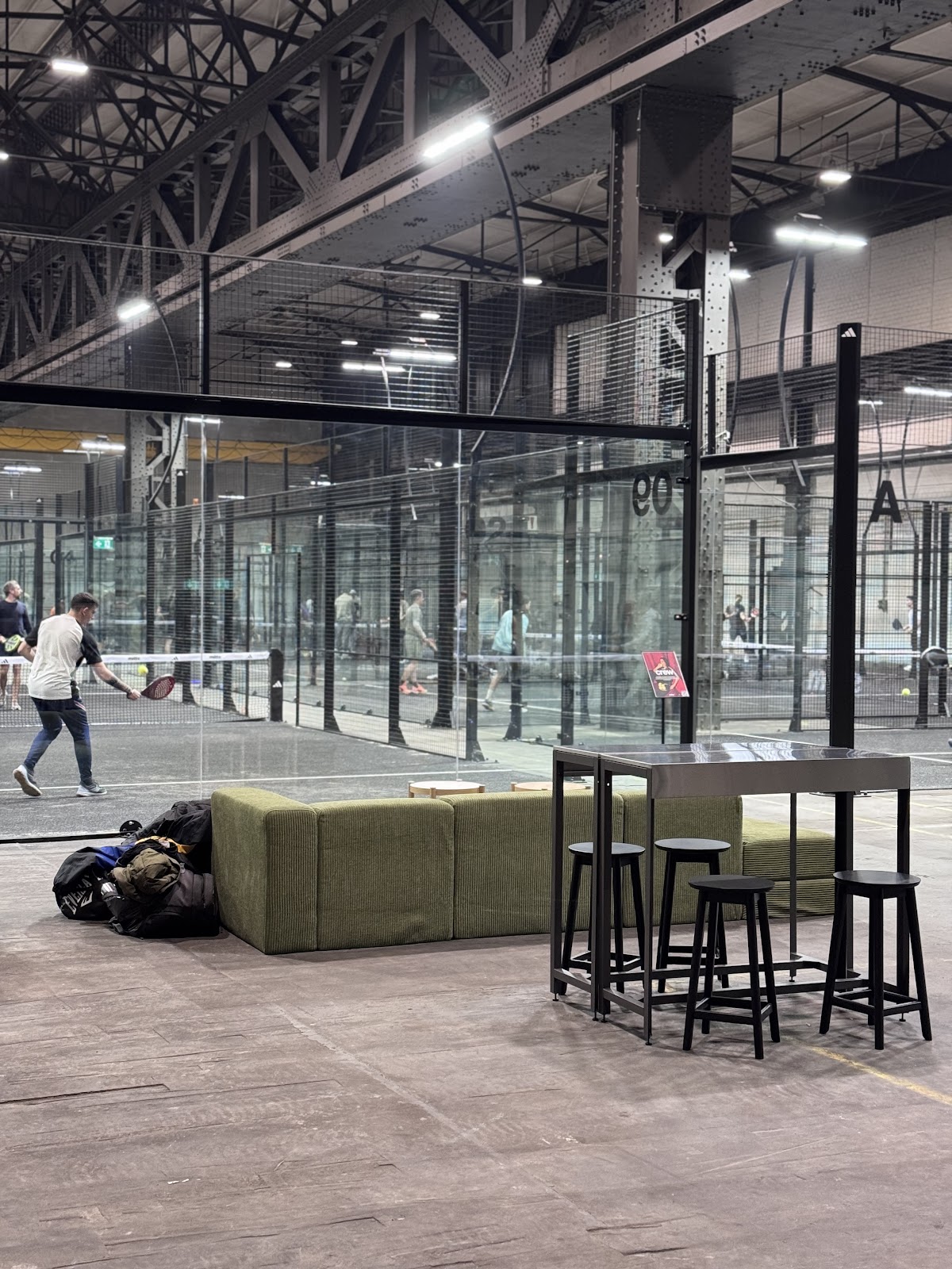 mitte – bøhler | Boutique Padel Club