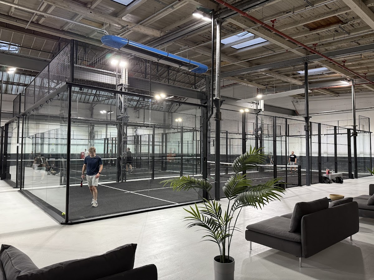 mitte — dolce vita | Boutique Padel Club