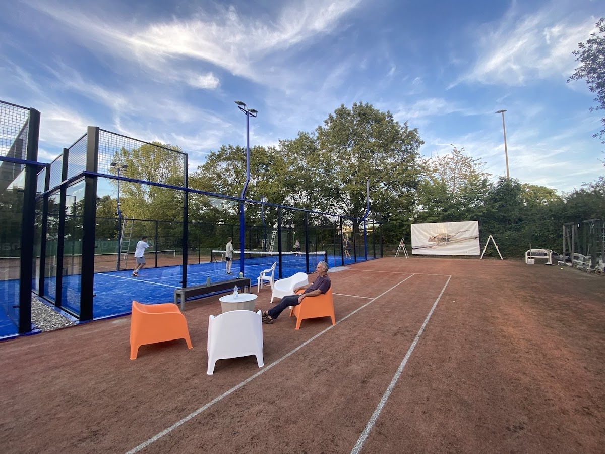Padel Bergisch Gladbach Blau-Weiß Hand